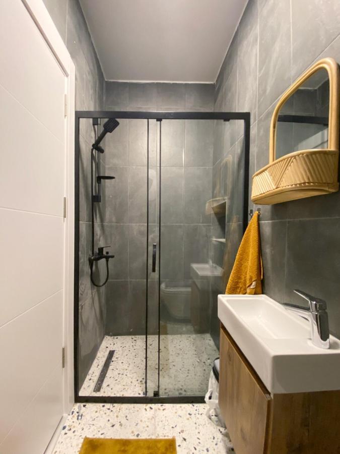 Cosy Flat With A Garden In Central Kadikoy Istanboel Buitenkant foto